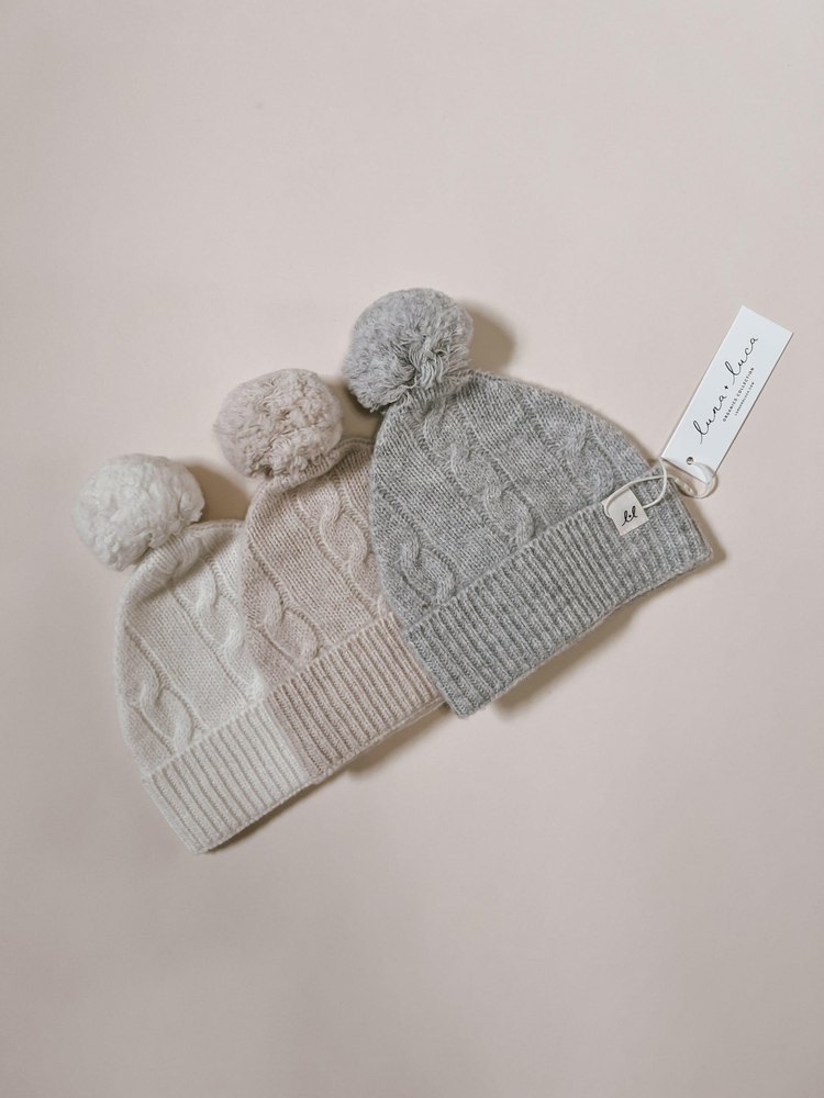 Luna + Luca Cable Knit Pom Beanie – Heather Gray